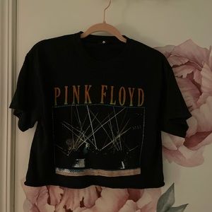 Very cute flattering cropped t-shirt